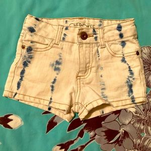 Cherokee Girl’s XS distressed wash/ tie-dye denim shorts